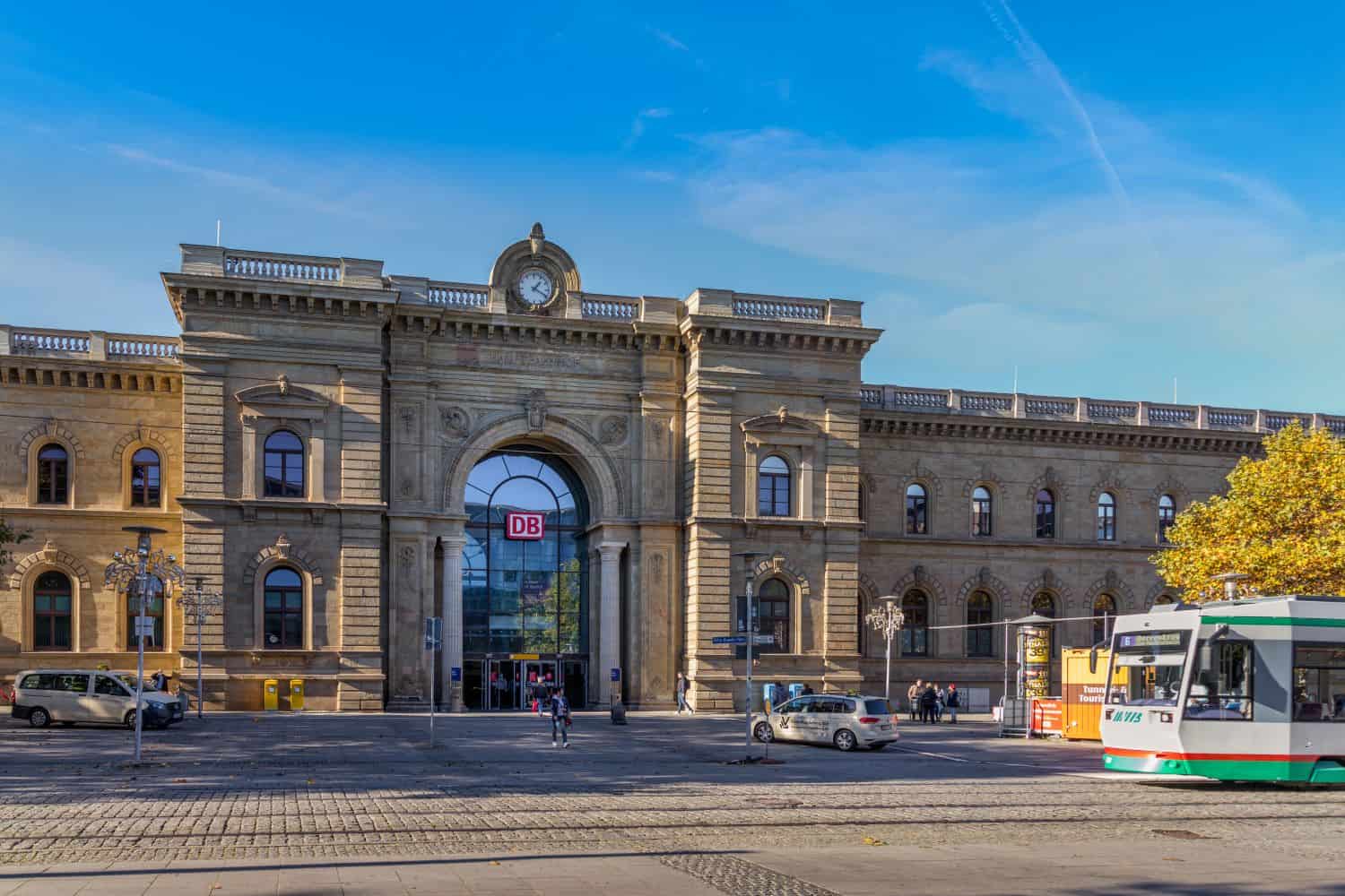 "Bewerbungsbilder Magdeburg": Zeichnen lernen und die Stadt entdecken!