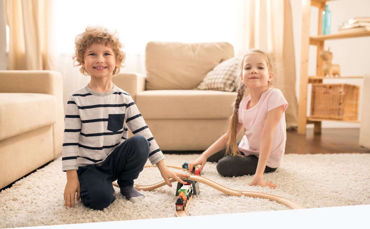 DSW-Schlechtwetter-Spiel-Kinder-Teppich-drehen Unsere Tipps für Regentage: das Spiel Teppichdrehen