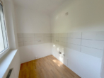 Küche mit Fenster - Charmante 2-Raumwohnung mit guter Verkehrsanbindung