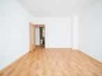 Musterfoto - Lichtdurchflutete 3-Raumwohnung mit Blick in grünen Innenhof