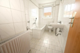 Bad mit Wanne - Top 3-Raumwohnung in beliebter Lage mit Balkon