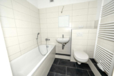 Bad mit Wanne - In Sanierung! Schöne 2-Raumwohnung am Neustädter See