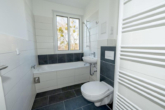 Bad mit Wanne - Charmante 3-Raumwohnung in direkter Nähe zum Nordpark
