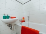Musterfoto - Bad mit Wanne - Ihr neues Zuhause mit schönem & kinderfreundlichem Innenhof
