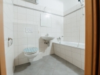 Modernes Badezimmer mit Wanne - 3-Raumwohnung in Top-Lage mit großem Wintergarten