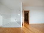 lichtdurchflutetes Wohnzimmer und Küche - 3-Raumwohnung mit Wohnküche