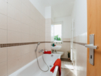 Badezimmer mit Wanne - Schöne 2-Raumwohnung in ruhiger Lage
