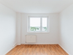 Gemütliches Schlafzimmer - Musterbild - Schön wohnen dank 3 Räumen & Einkaufsmöglichkeiten